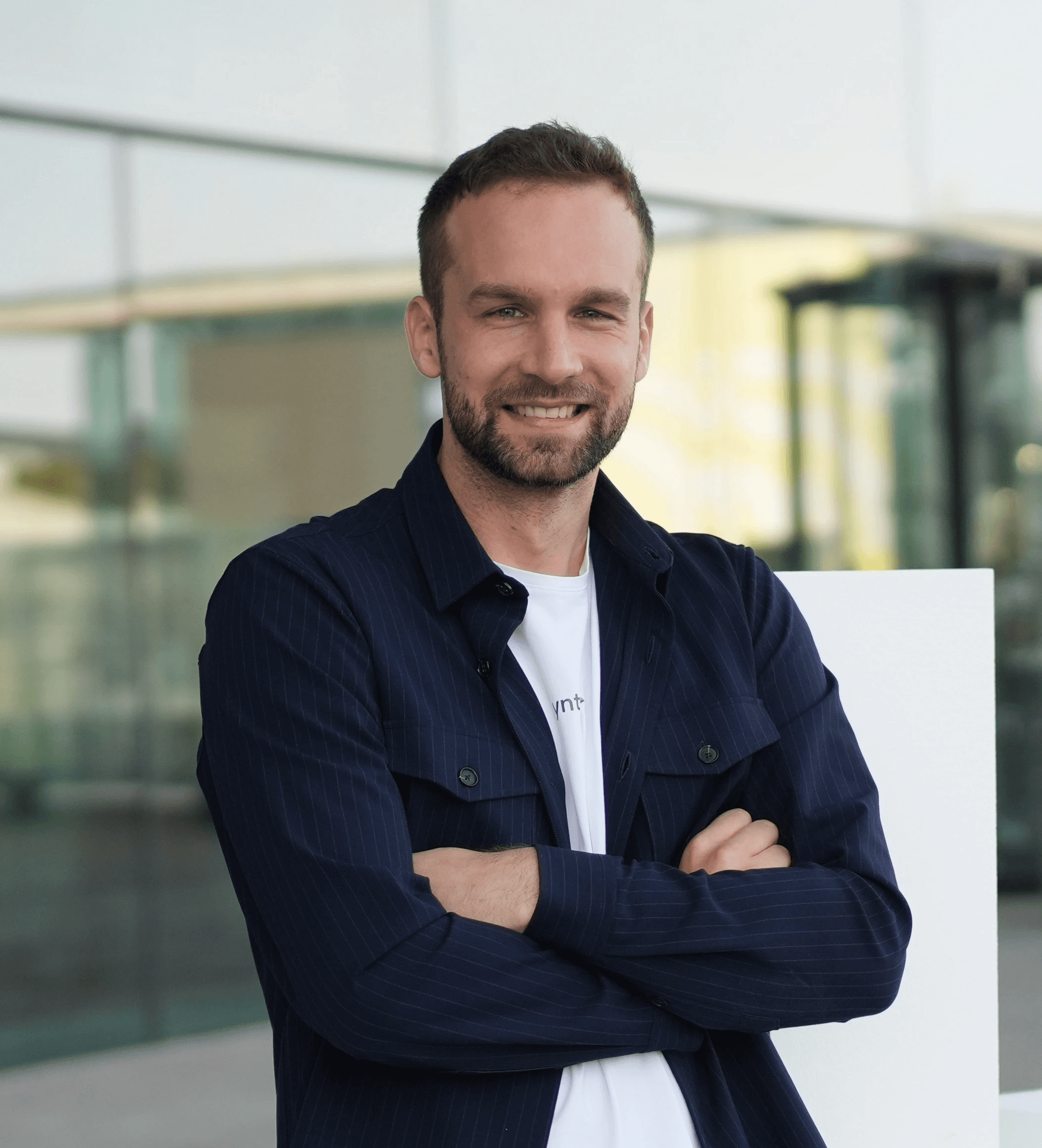 Florian Kadelbach vor dem Messegelände in Stuttgart