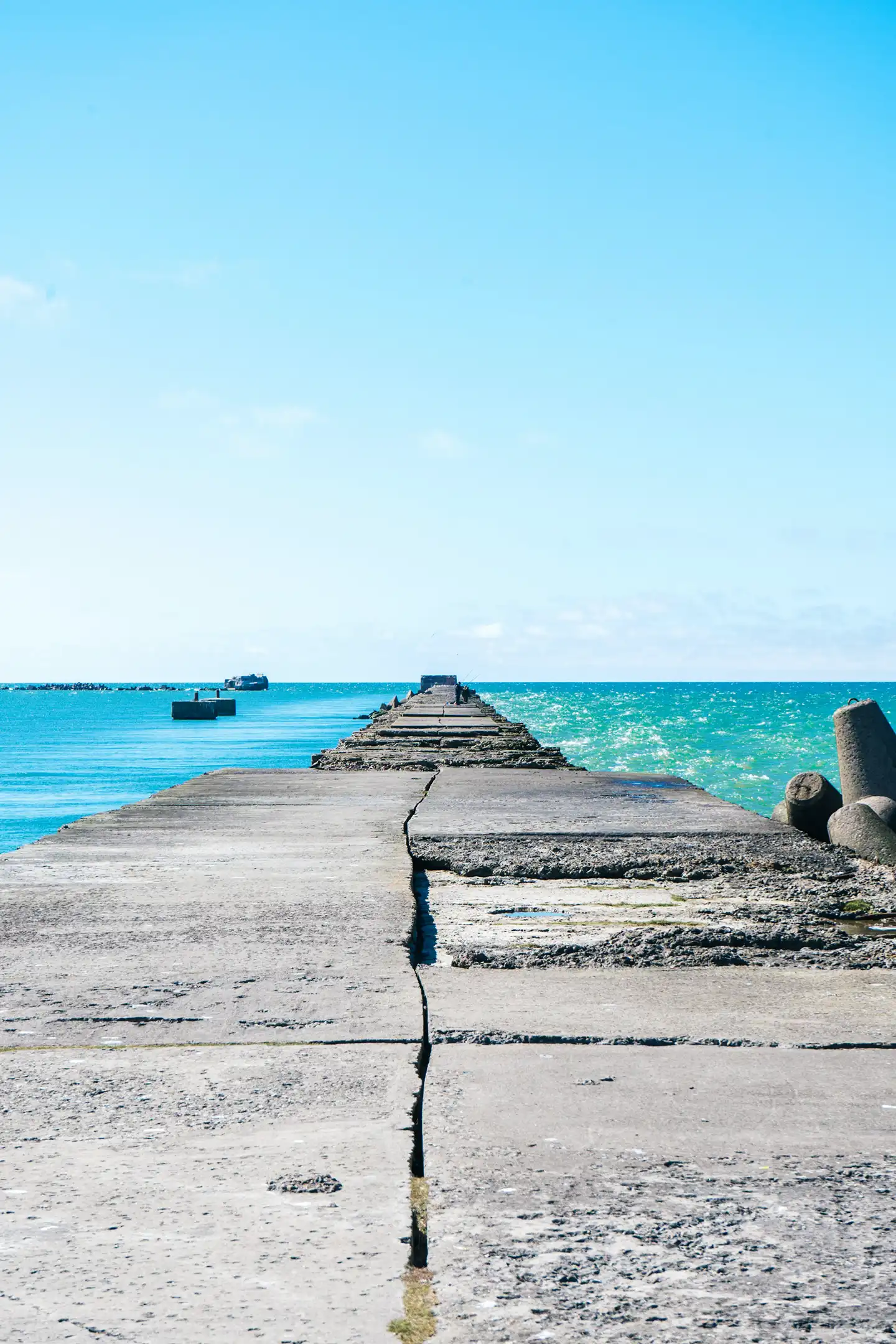 Dubai coastline with waves, open horizon, and public beach area
