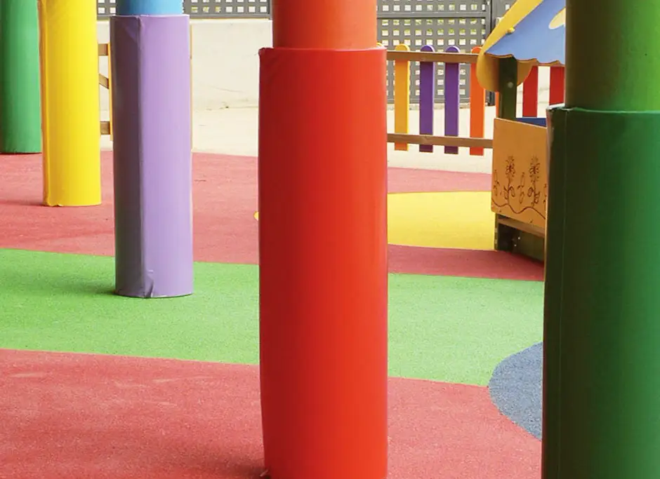 protecciones coloridas para parques infantiles