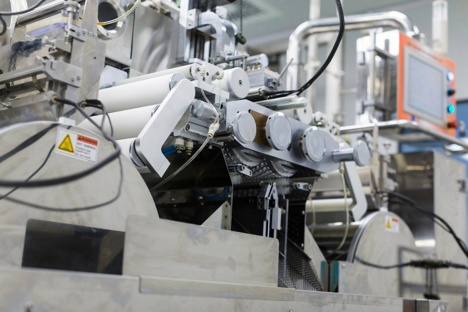 Dynamic Industrial Flows: Resequenceable Flows