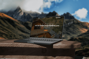 Mockup du site web Léosky affiché sur un ordinateur portable avec vue sur les Alpes, mettant en avant une expérience unique au cœur des montagnes