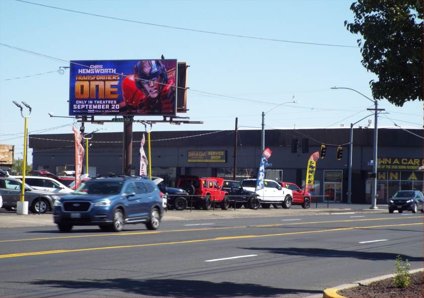com.lamar:239.090701 — digital billboard in Yakima