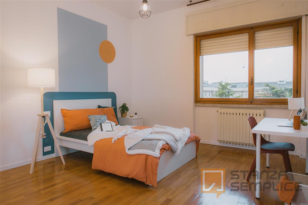14 sqm room in Via Cipro, Brescia