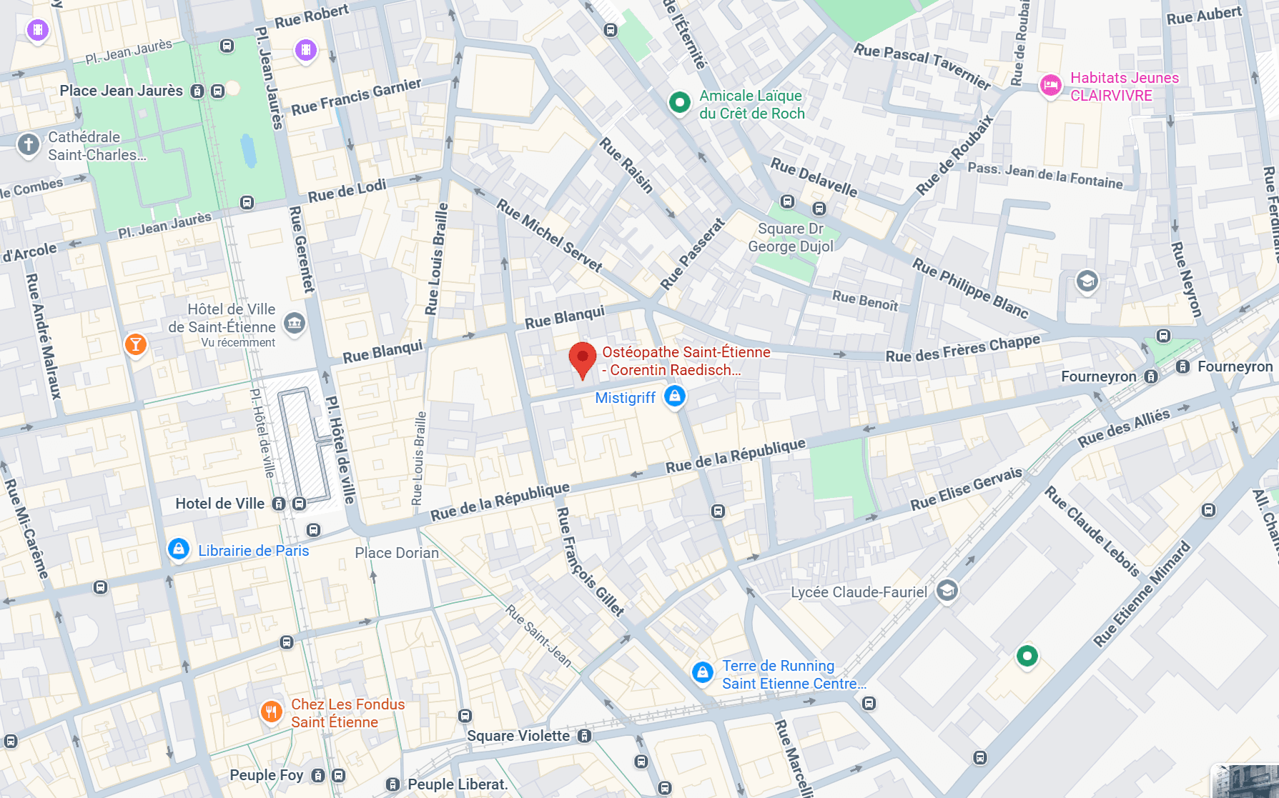 Corentin Raedisch ostéopathe à Saint-Etienne en séance avec Gérémy Crédeville en loge avant son spectacle