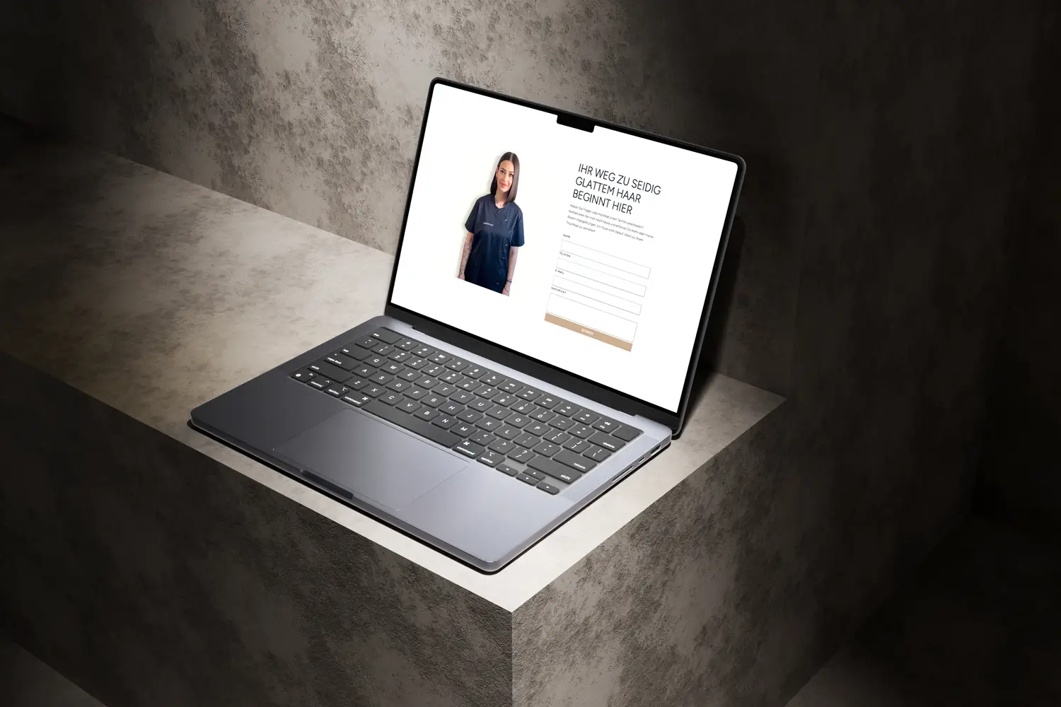 Kontakt- und Vertrauensbereich der Seidenglanz-Website – Beauty-Studio Positionierung mit persönlichem Kundenansatz