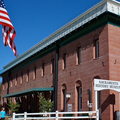 萨克拉门托历史博物馆是1854年市政厅和水务大楼的复制品，原建筑就坐落在我们现在所在的位置。