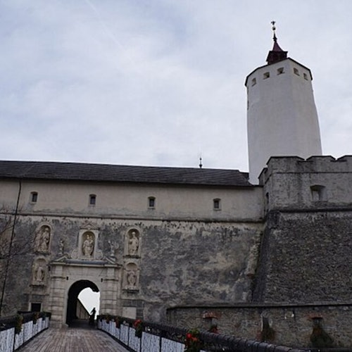 获取福尔赫滕施泰因堡冬季导游游门票