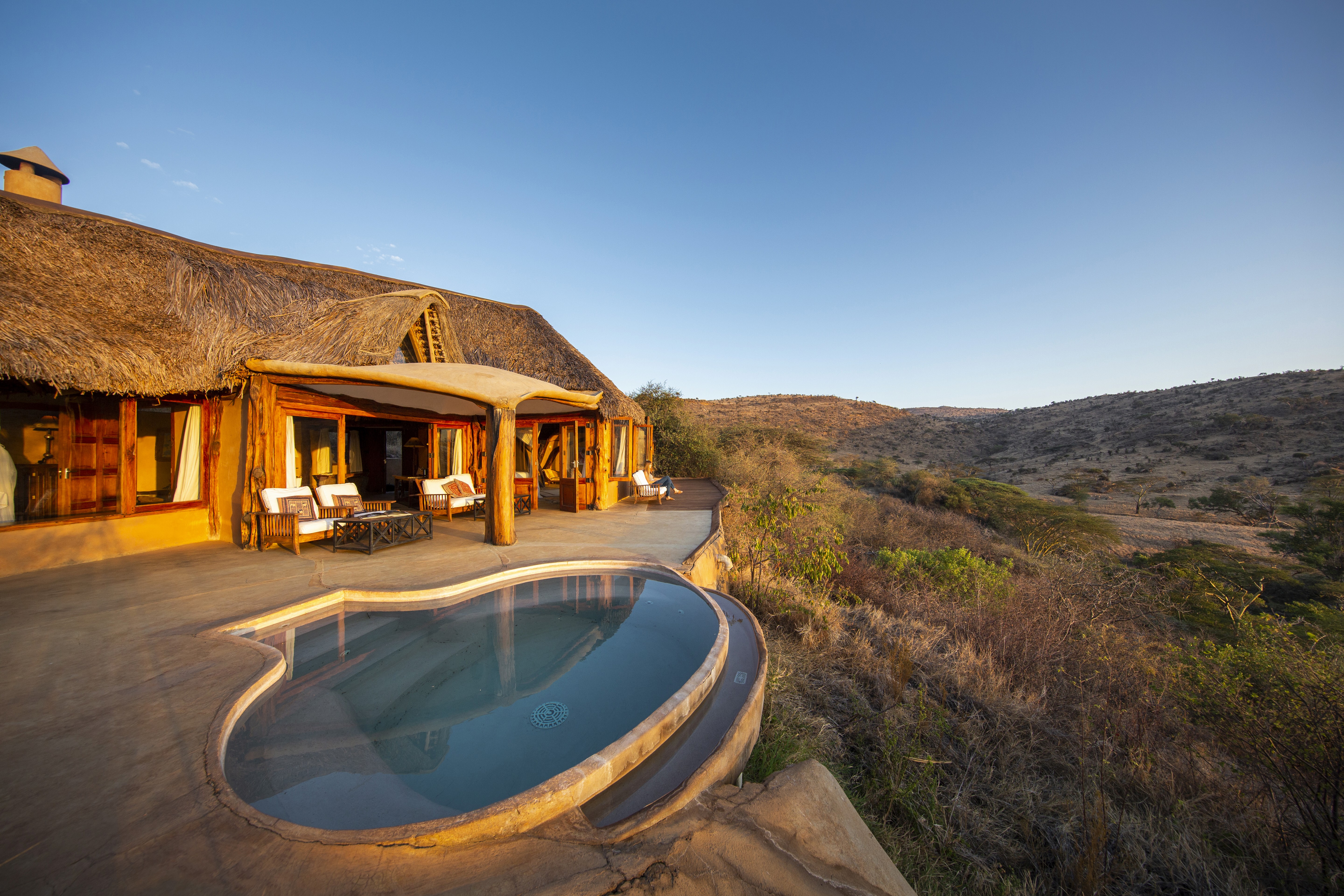 Tree Camp i Mashatu Game Reserve, Botswana – unikt boende byggt på en platå i ett träd, med säng omgiven av myggnät under ridresa med Africa by Horse.