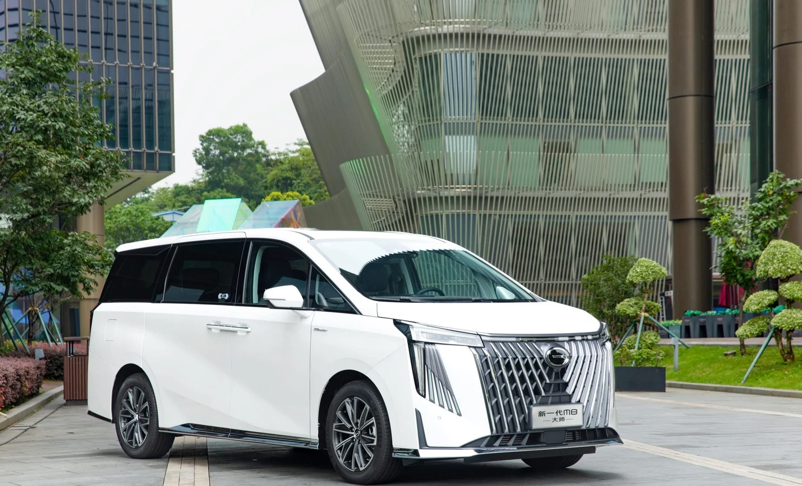 GAC Trumpchi E9 PHEV 2025 2.0TM Super Fast Charging