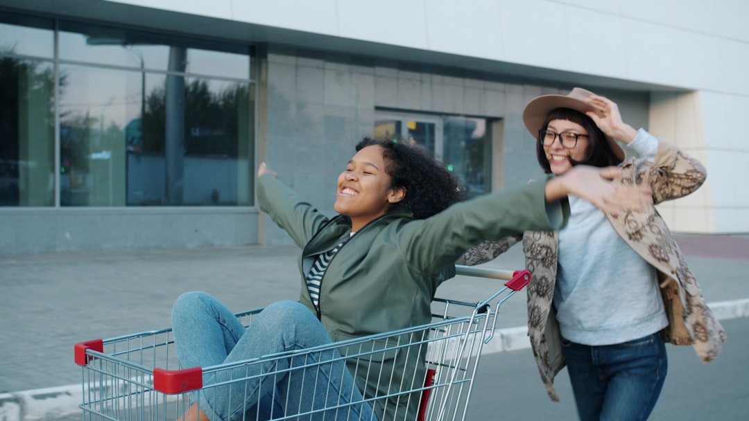 smartphone shopping, curbside pickup