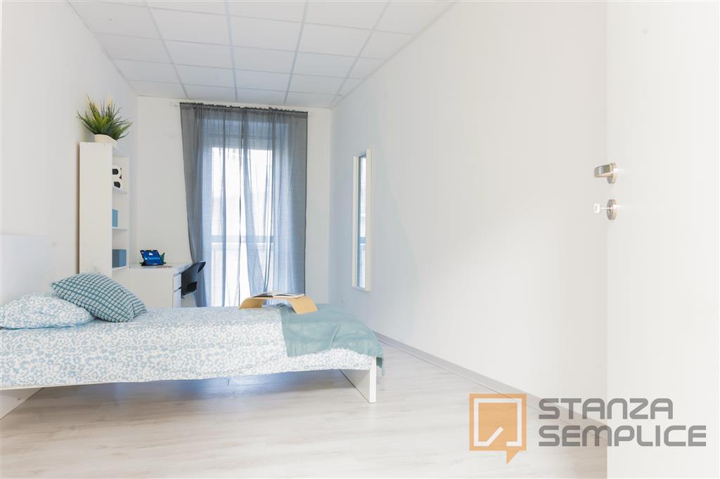 Room in Via Elba, Torino