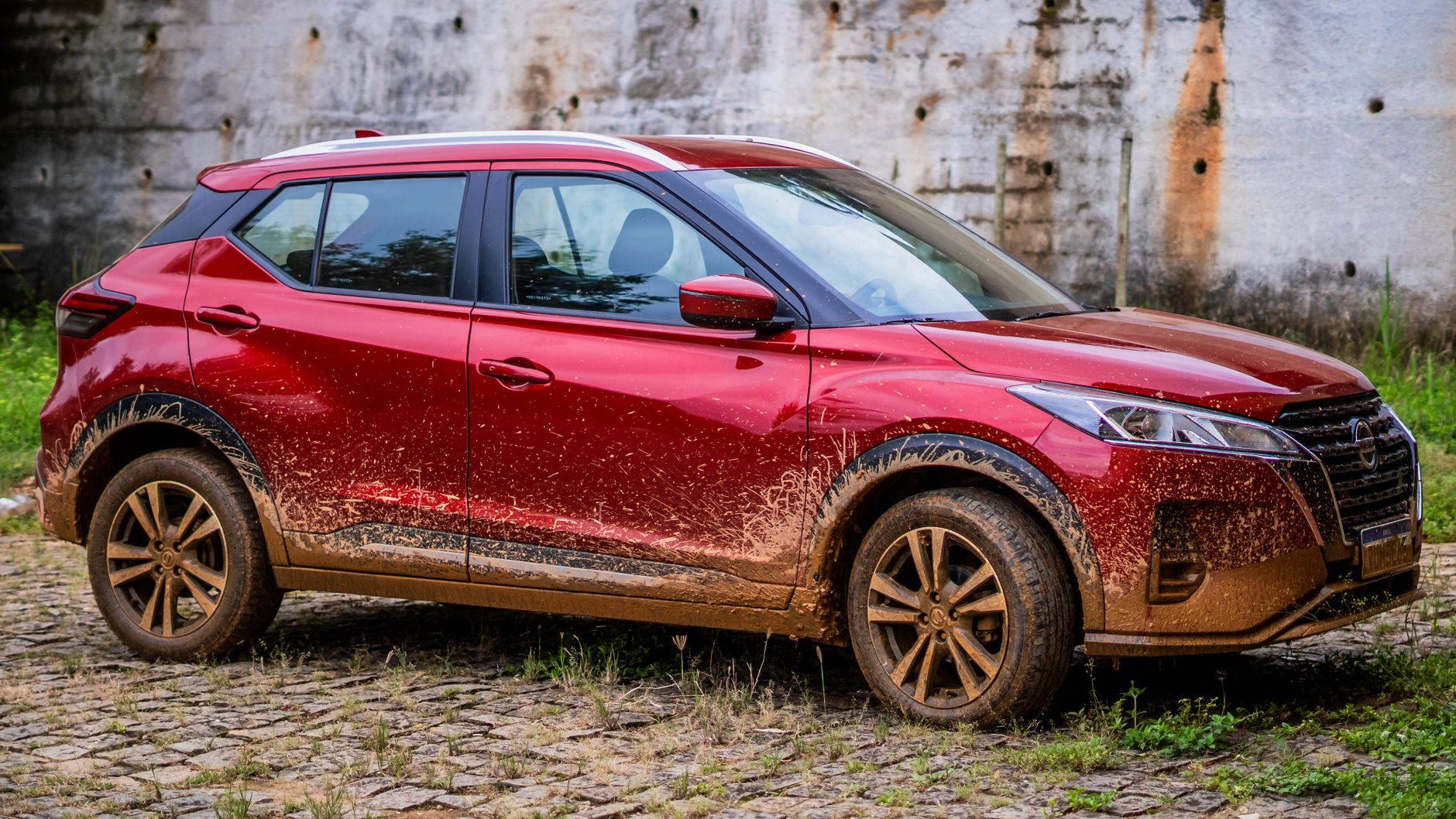 Xuxa Troca Ícone do Passado por SUVs da Nissan em Campanha Marcante