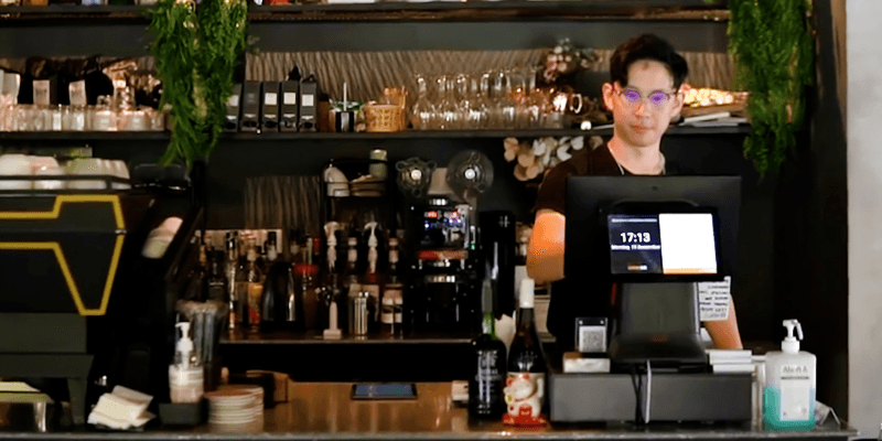 StoreHub 商家使用 StoreHub 桌面 POS 来管理生意