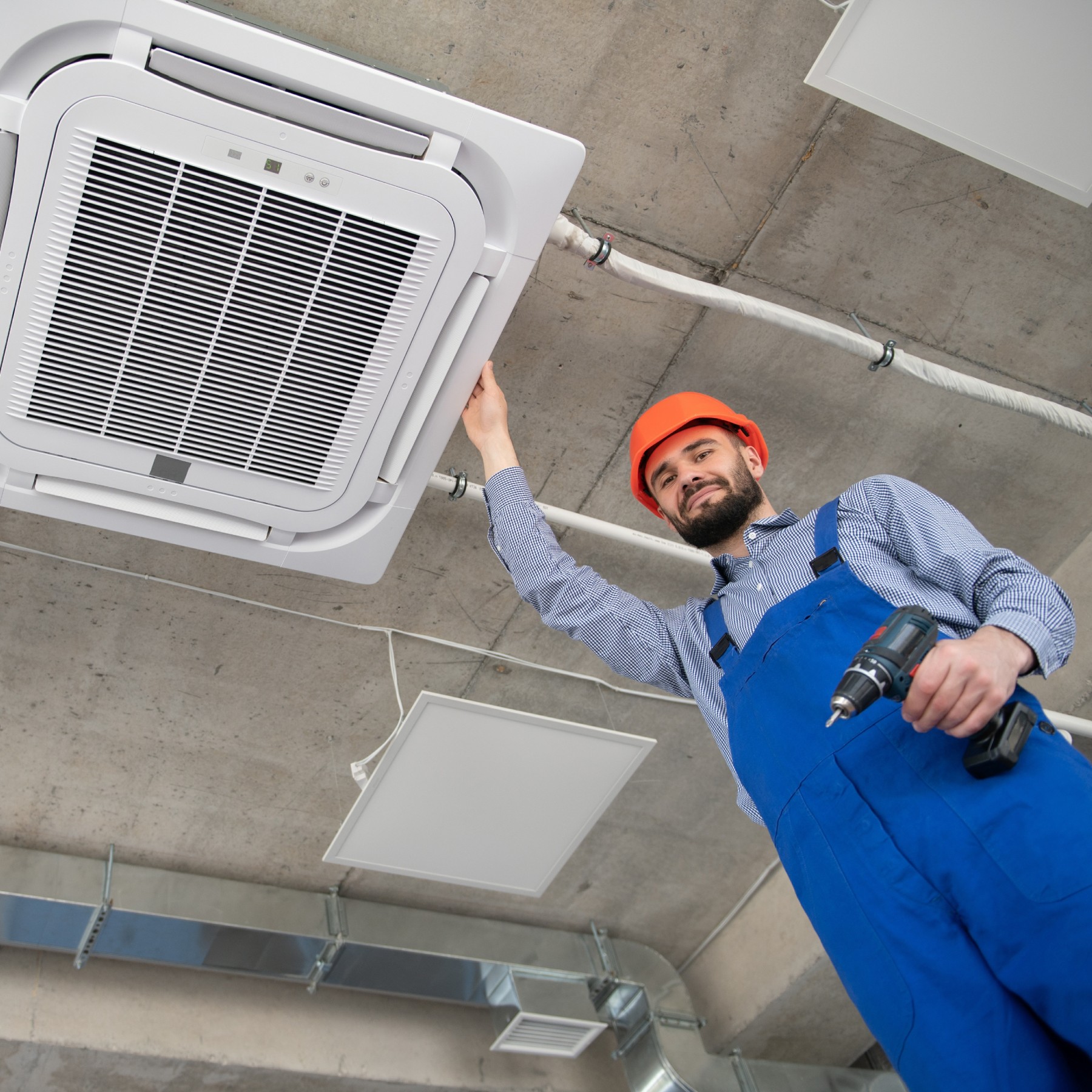 HVAC technician repairing AC in Los Angeles