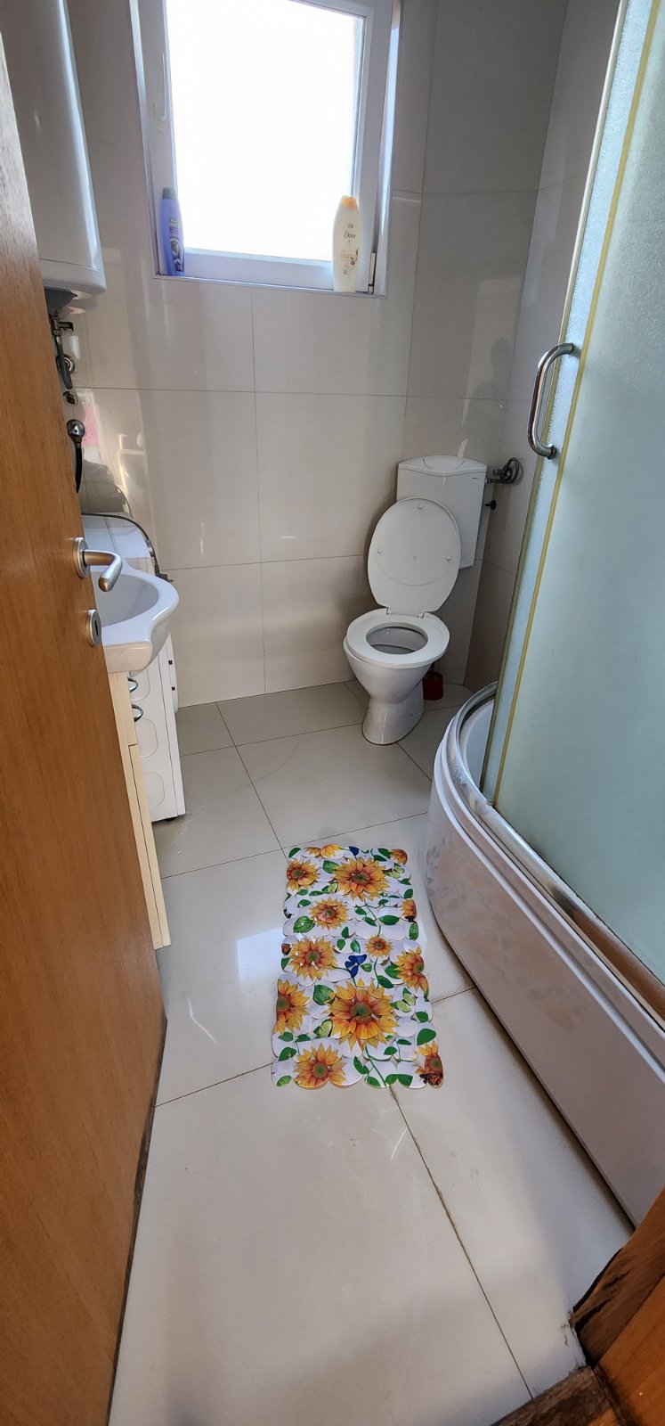 Slika kupatila Apartmana 19 u Novom Sadu.