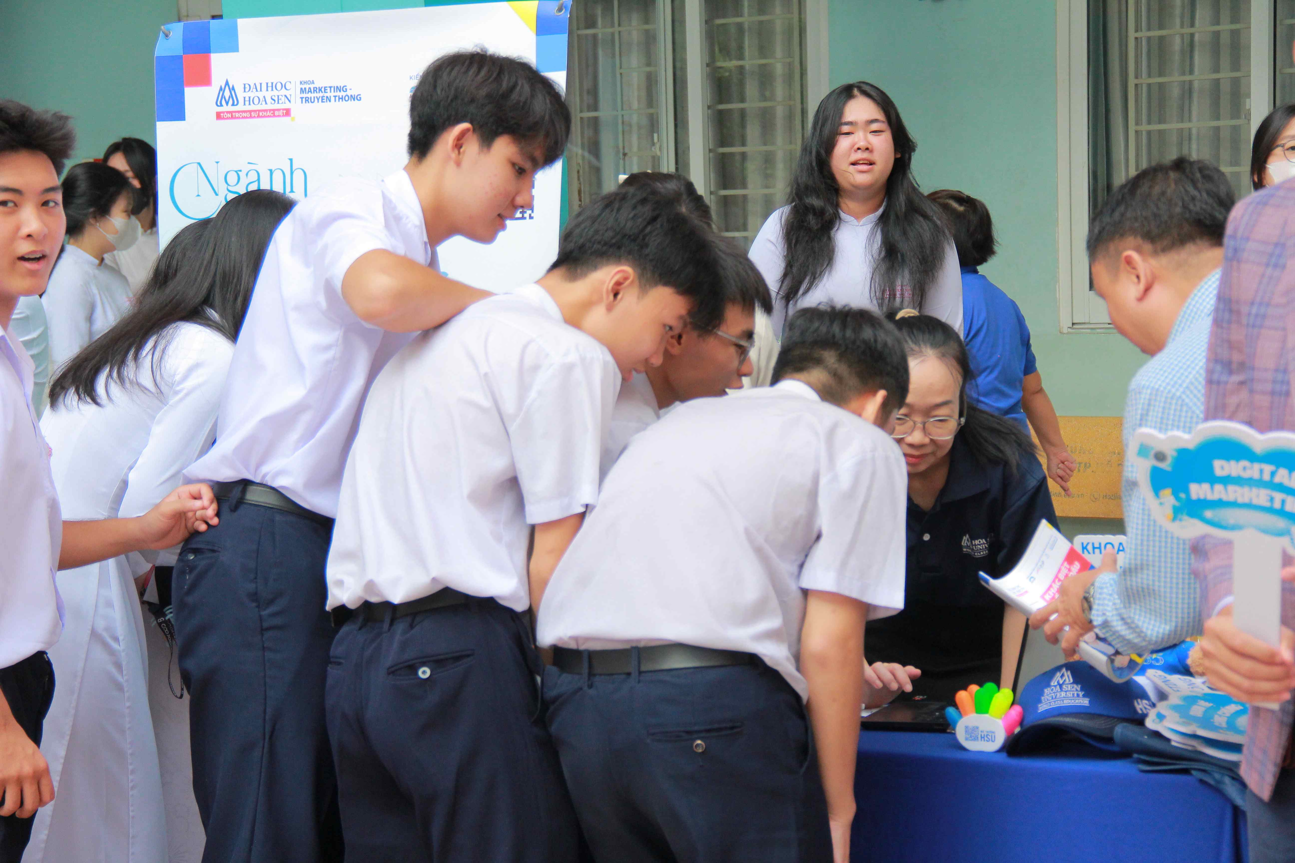 Chọn ngành không mông lung: HSU Tour đến với THPT Nam Kỳ Khởi Nghĩa