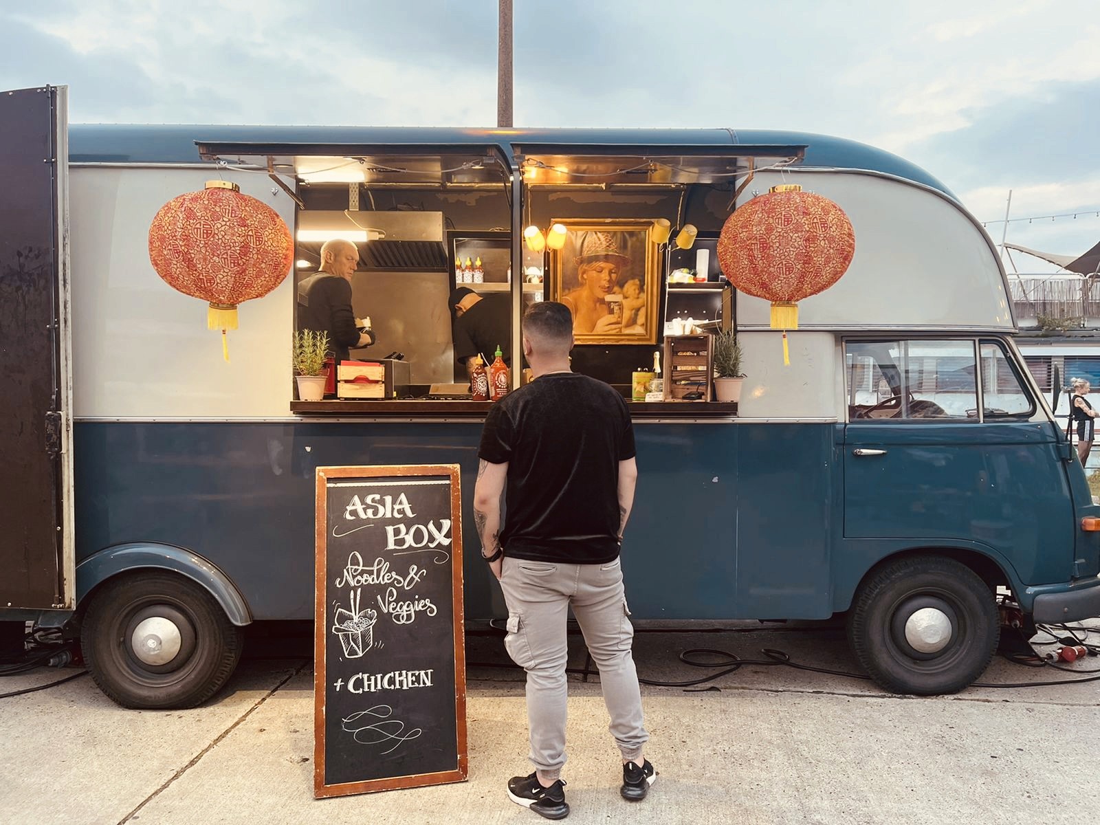 Asia Foodtruck Catering Berlin für Firmenfeier - Kopf und Gaumen