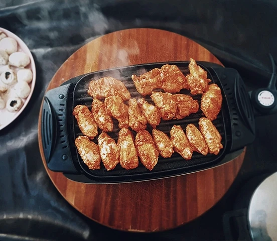 Poulet grillé sur barbecue électrique
