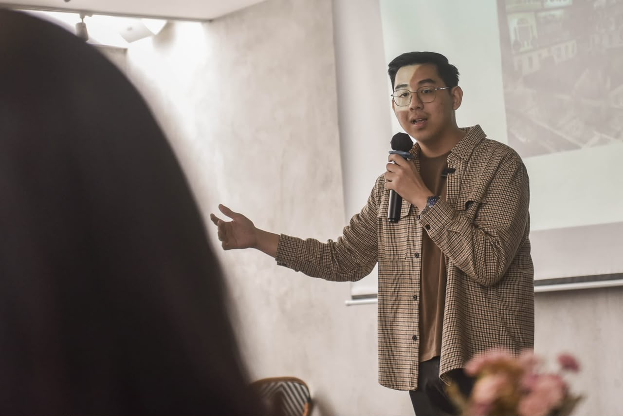 Erick membawakan materi langsung di kelas Masterplan X