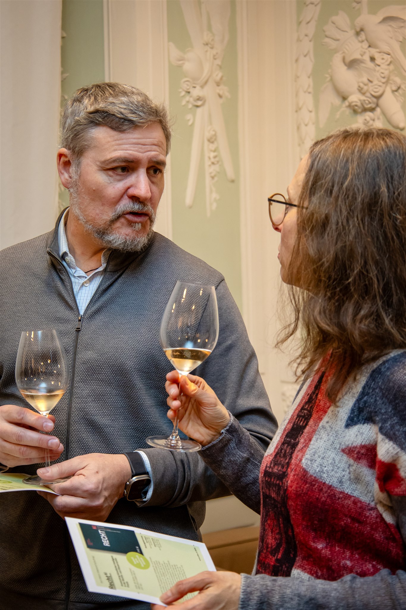 Guests discussing the Recht KI publication at book launch in Zurich