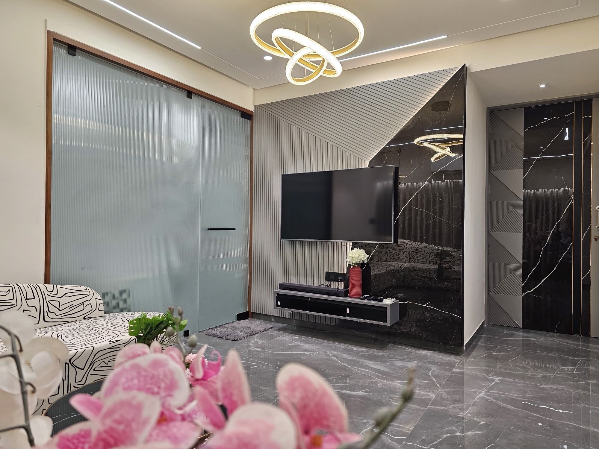 Leisure 1 BHK Flat: flat interior by The Auura, photo 5