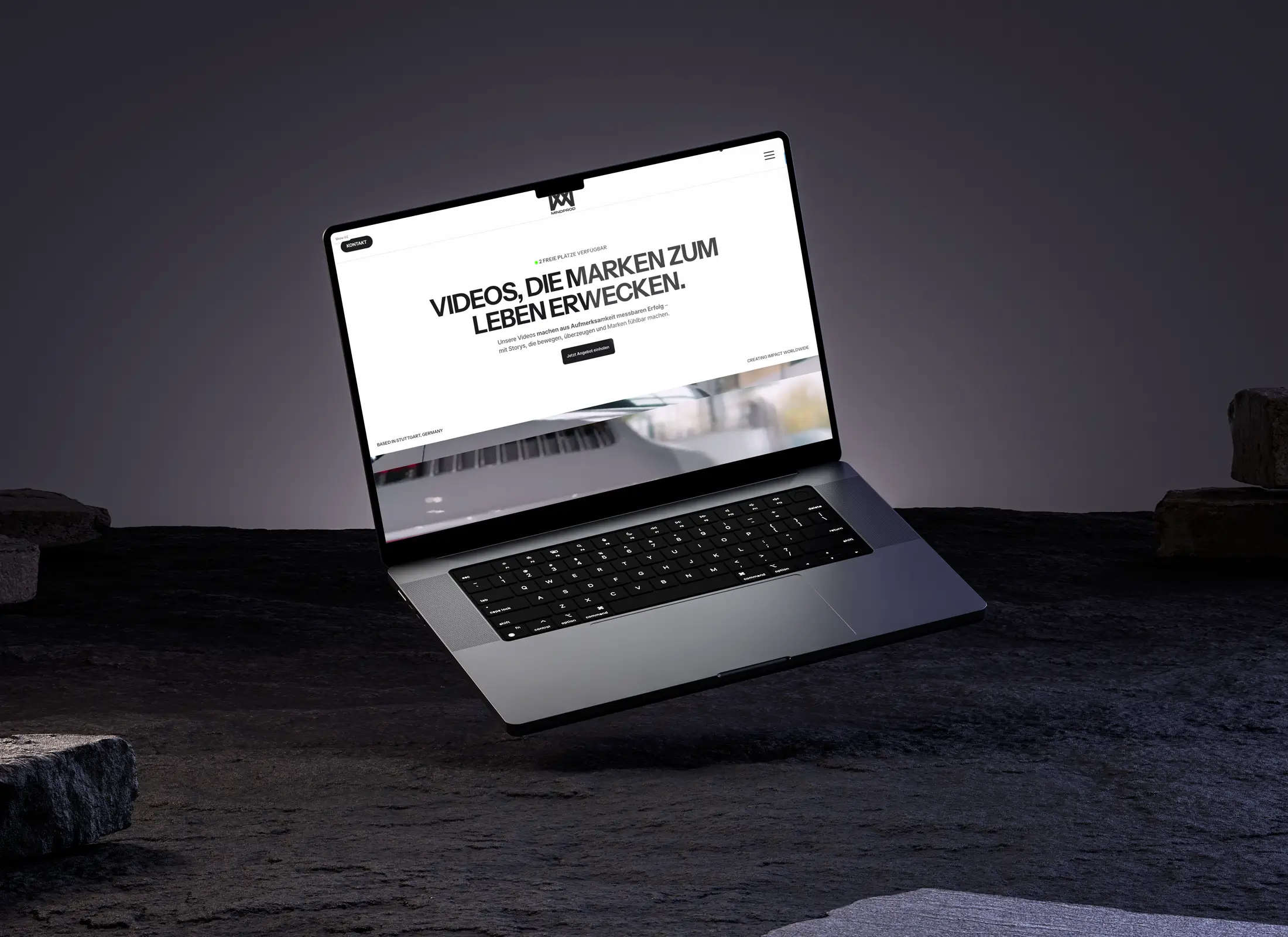 Laptop-Ansicht der Mindprod Startseite – Webdesign mit Fokus auf Performance und Filmästhetik