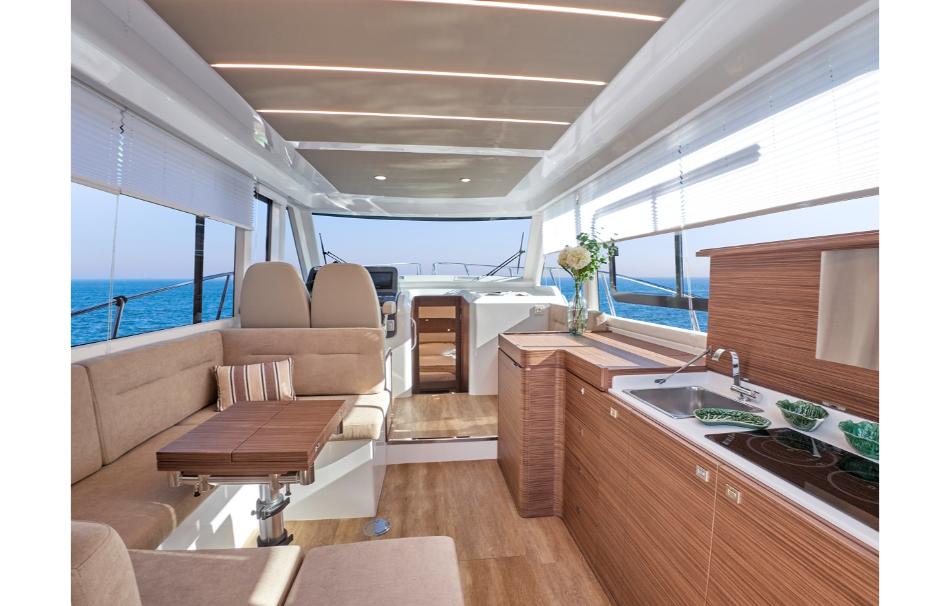 Interior of the Rodman 1290 Evolution