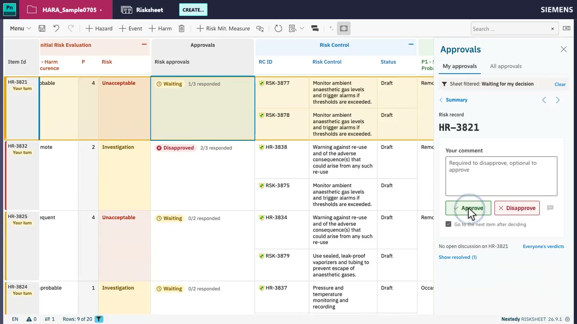 Approving a risk in Risksheet: the risk row with its controls on the left, the comment box with Approve and Disapprove on the right