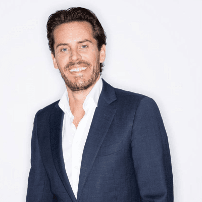 Headshot of employee, Jeroen Vroemen, on a blue tinted, grey background