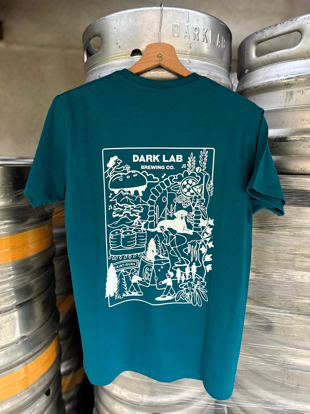 tshirt bleu canard avec dessin blanc dans le dos