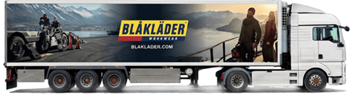 Vrachtwagen met reclame van Blåkläder