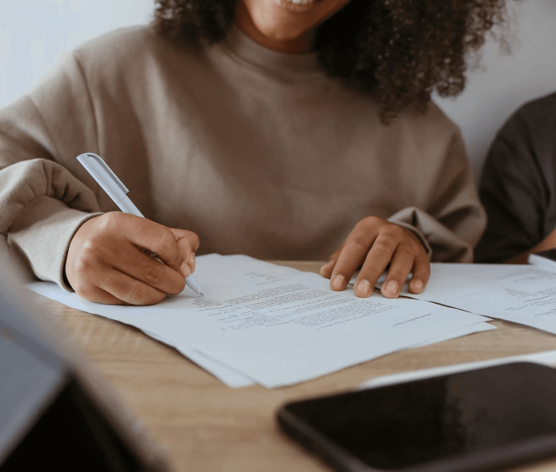 Expat reviewing and signing documents for Arbeitsagentur appointment in Germany