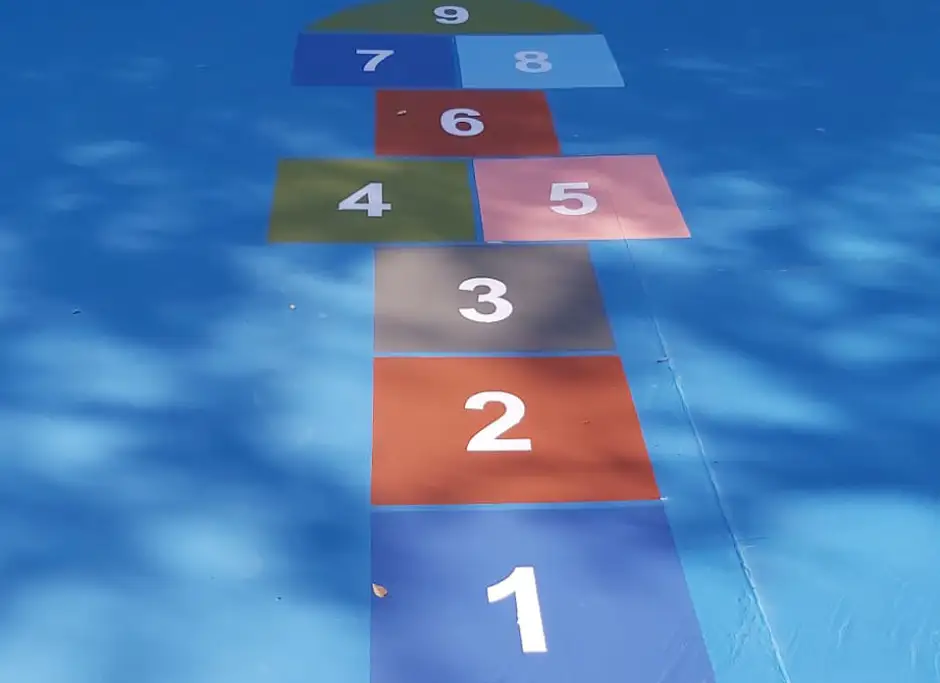 vela de sombra por la noche en atico al aire libre