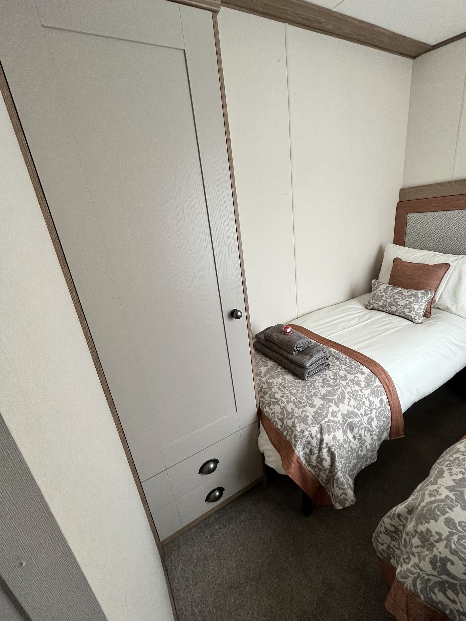 a look inside the twin room at Sidlaws rest 