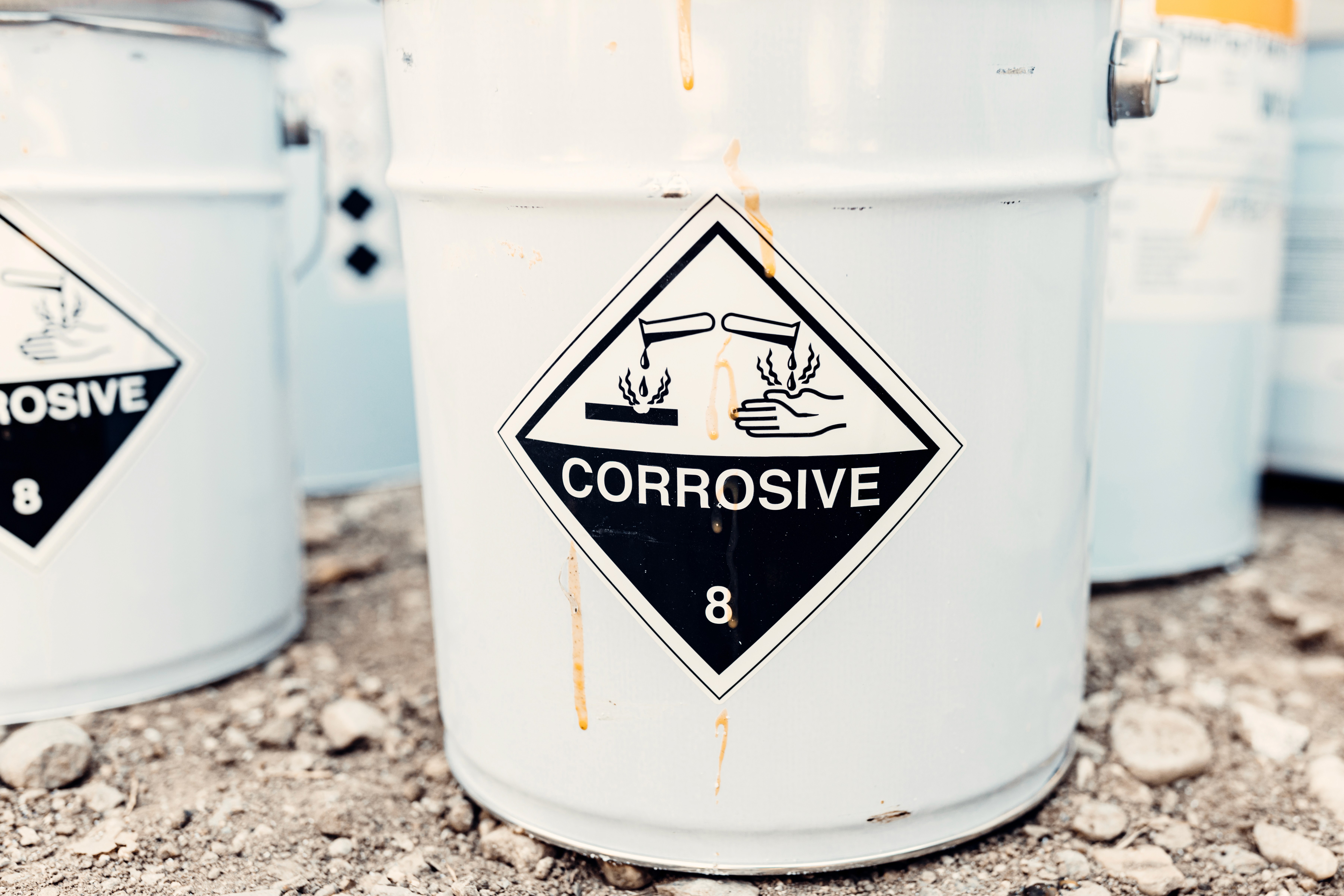 metal-bucket-corrosive label
