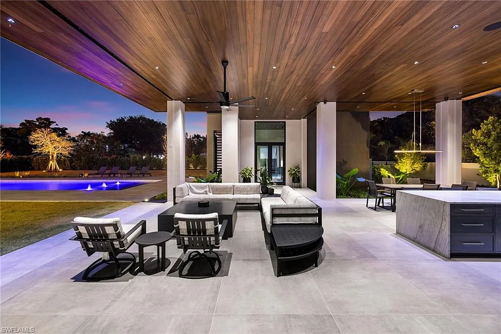 Outdoor lounge seating overlooking the pool and yardv