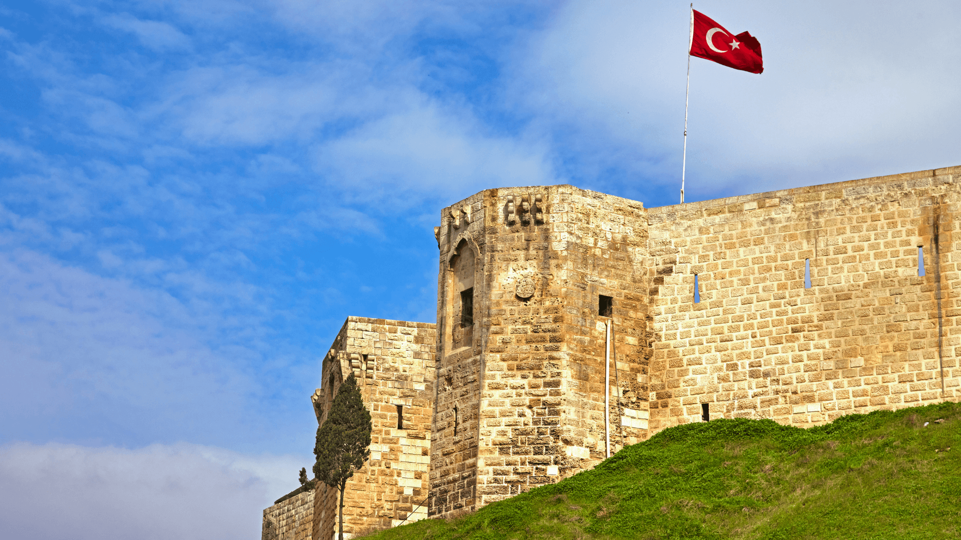 Historic Diyarbakır city walls overlooking the landscape in Eastern Türkiye