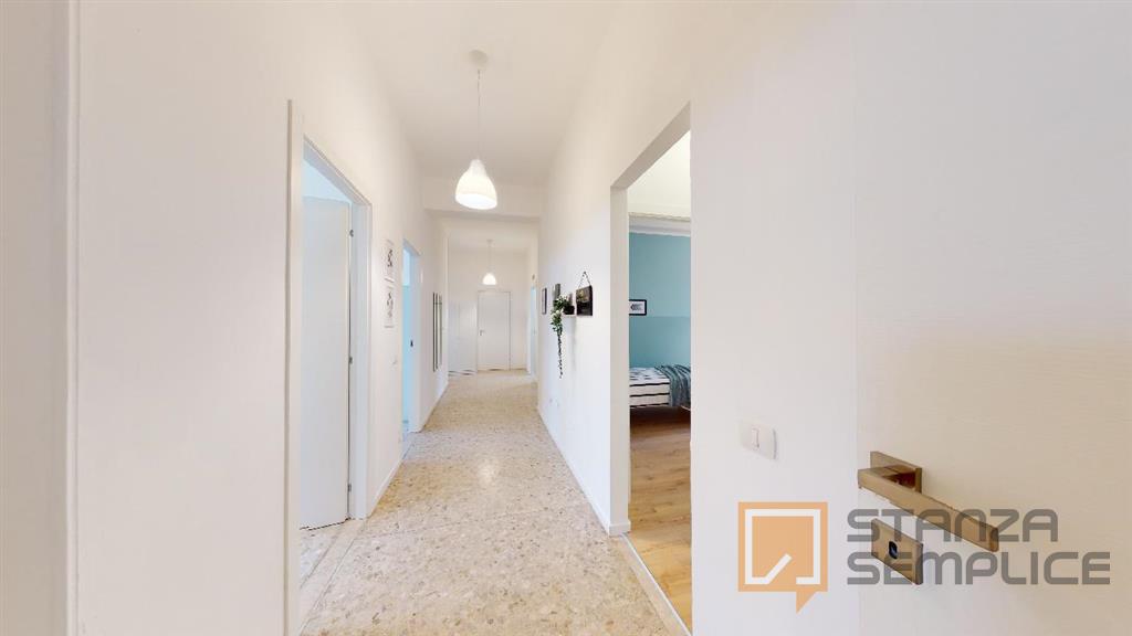 15 sqm room in Via Guglielmo Oberdan, Brescia