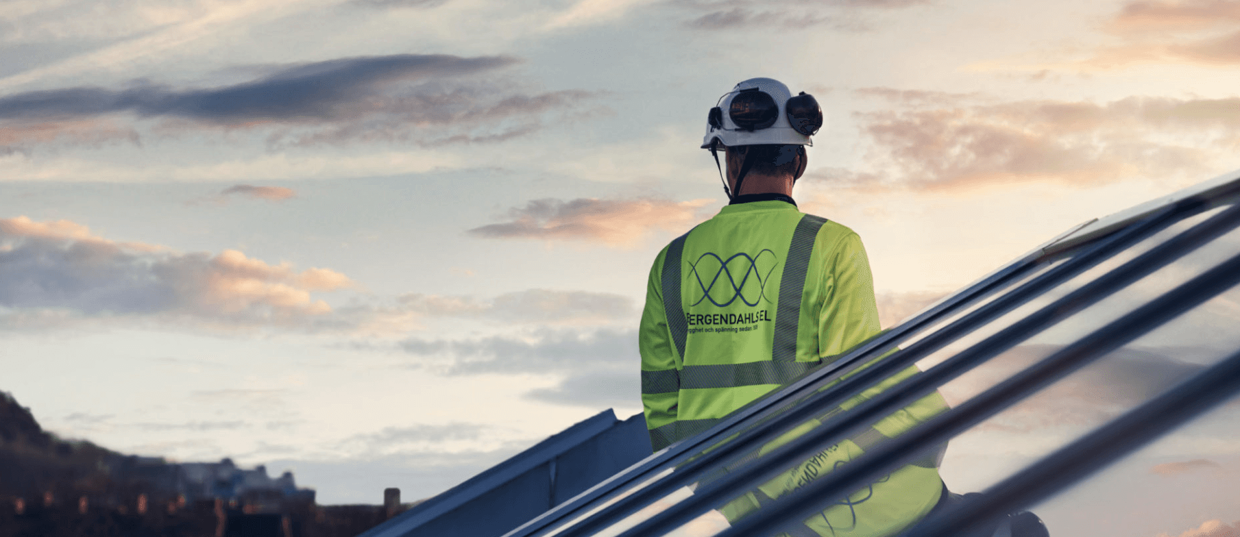 En man tittar på horizonten