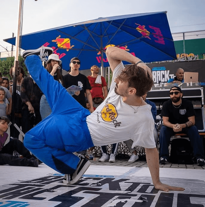 istruttore balla break dance