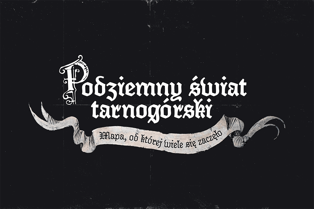 plakat 20 inicjatywy zdjęcia grupowego, napis namalowany pędzlem, informacje na karteczce memo oraz poprzednie zdjęcia przedstawione w formie wieży