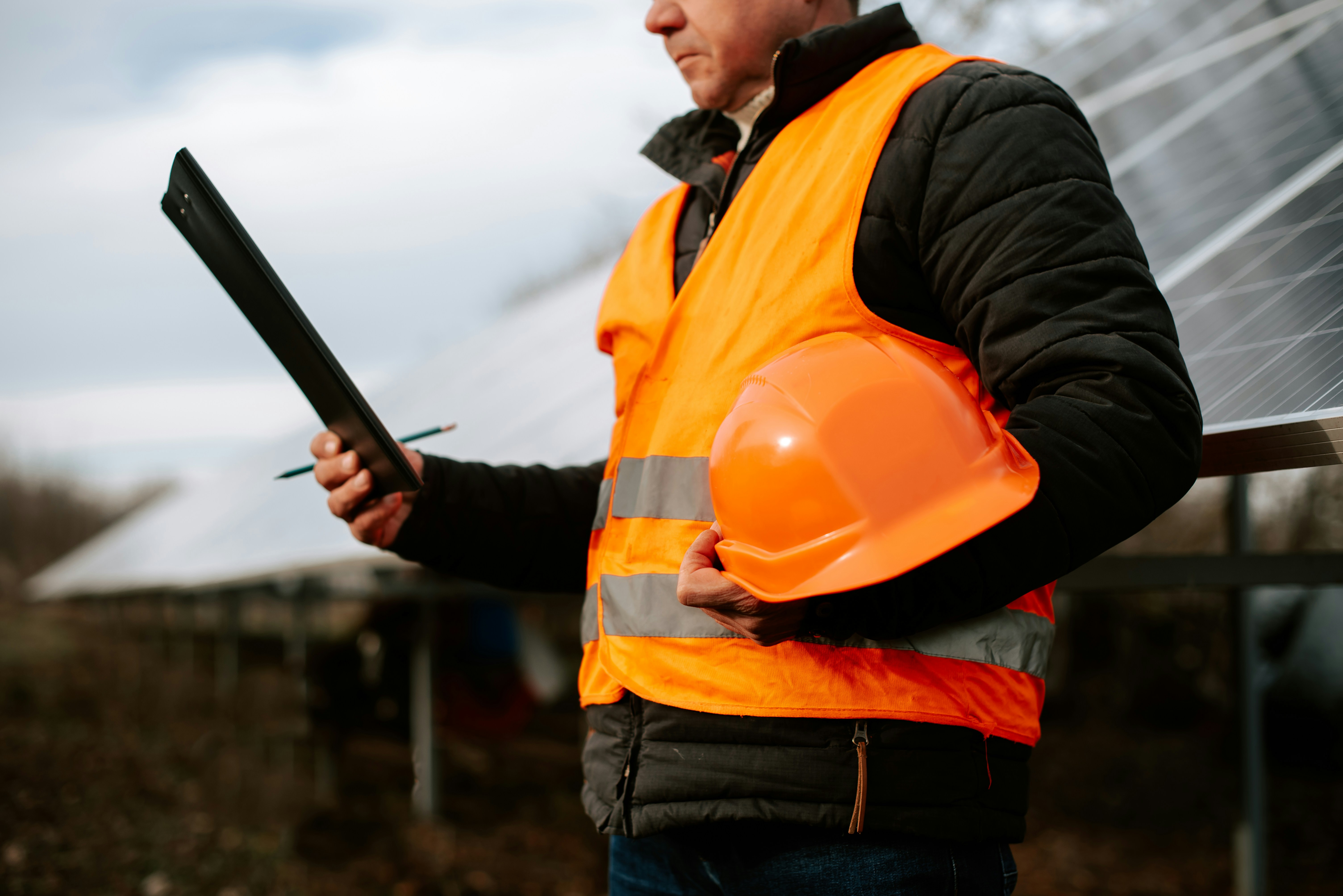 Discover the art of fence repair in Everett: from signs of damage to cost considerations and finding reliable services. Keep your fence sturdy!