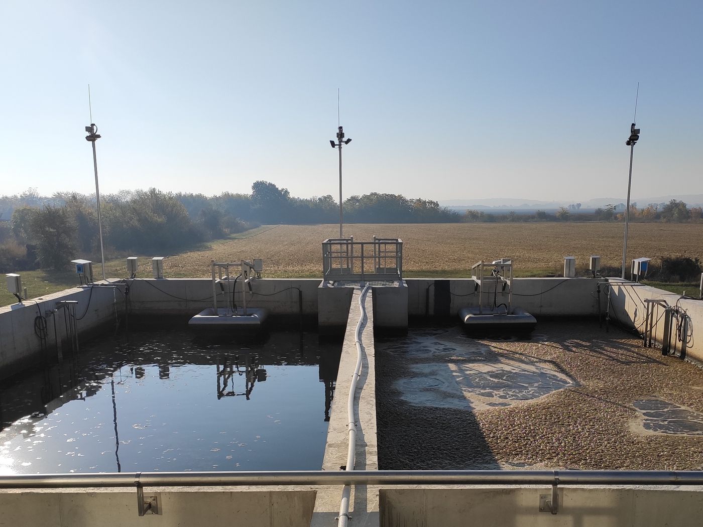 Twin CYCLATOR SBR basins with BIODEC decanters at the Adony wastewater treatment plant, Hungary