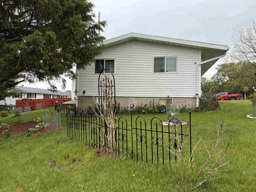 Photo 2 of 404 N Virtue Street, Shullsburg