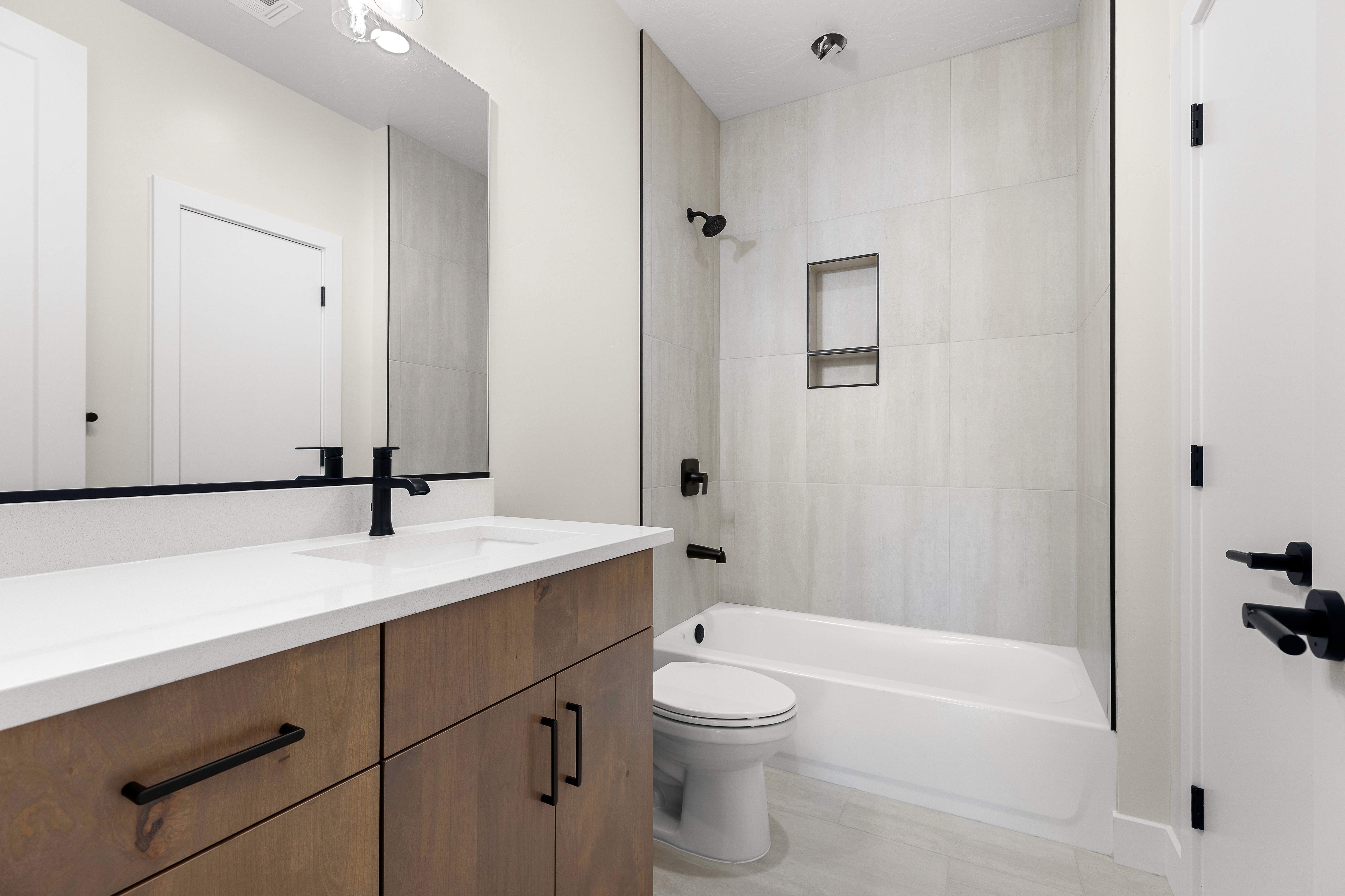 Hall bathroom in a Hurricane Utah home with clean finishes and functional layout