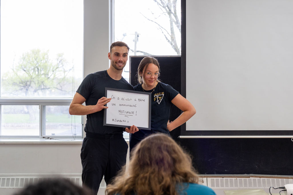 Camille Landry et Étienne Gillard célébrant leur communauté motivante avec le programme de santé globale Just Be Fit.