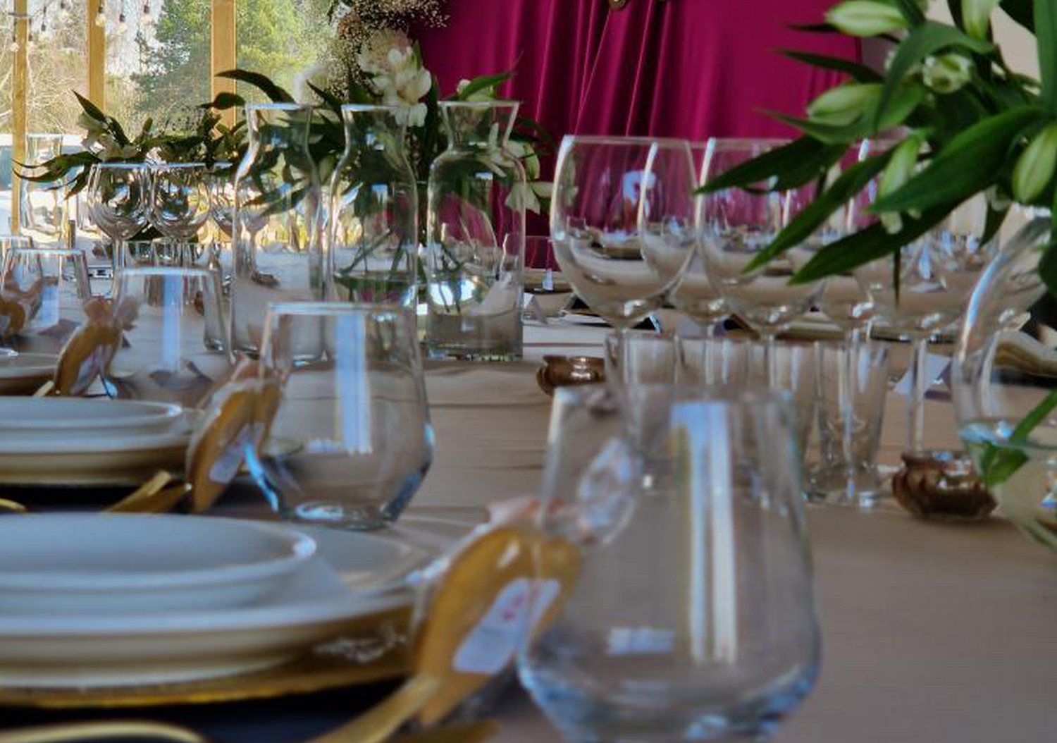 Dekoracje komunijne w restauracji – stół i aranżacja przyjęcia pod Poznaniem