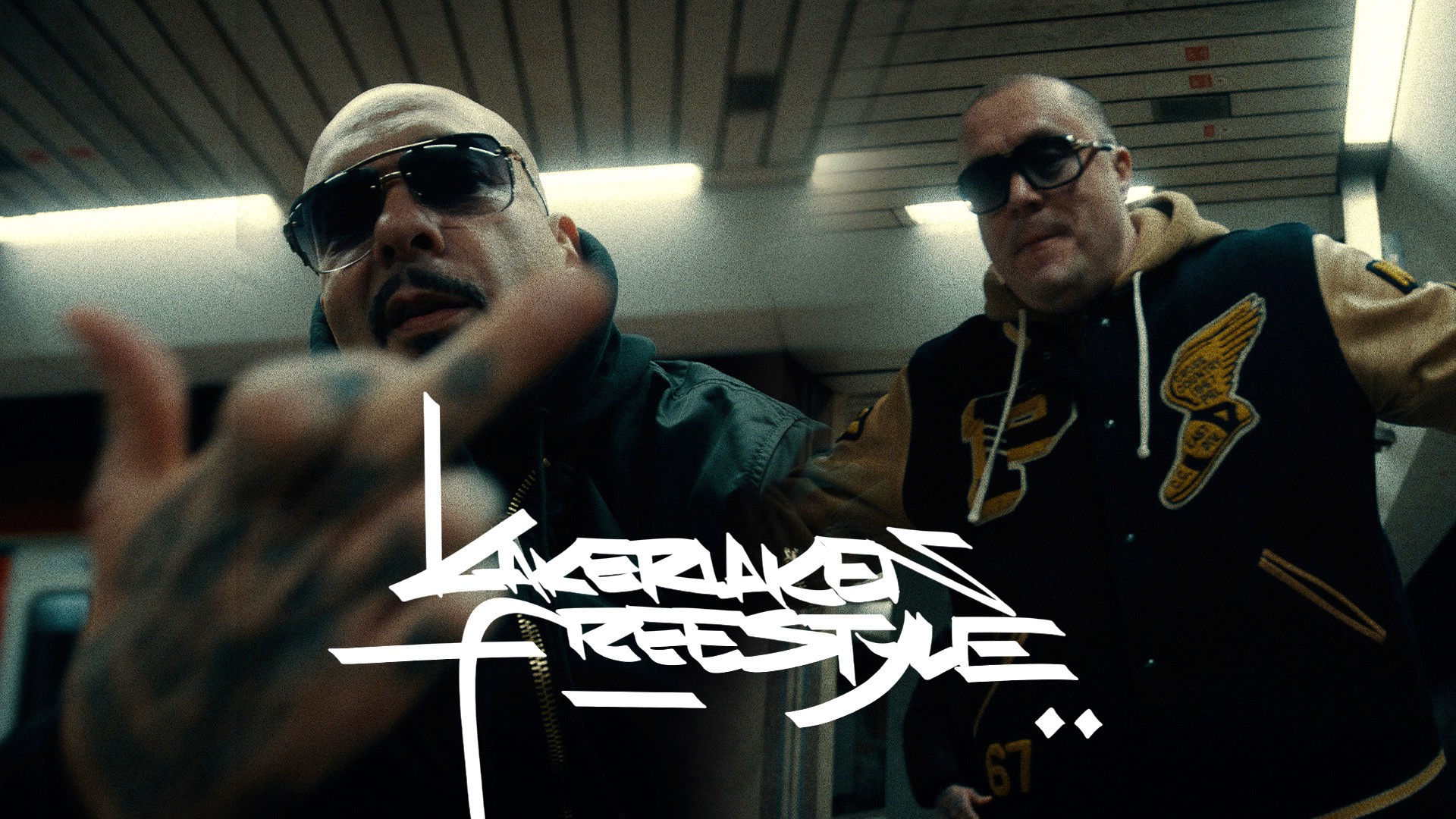 morlockk dilemma und azad, rapper auf einem bild mit klamotten und boimberjacke 