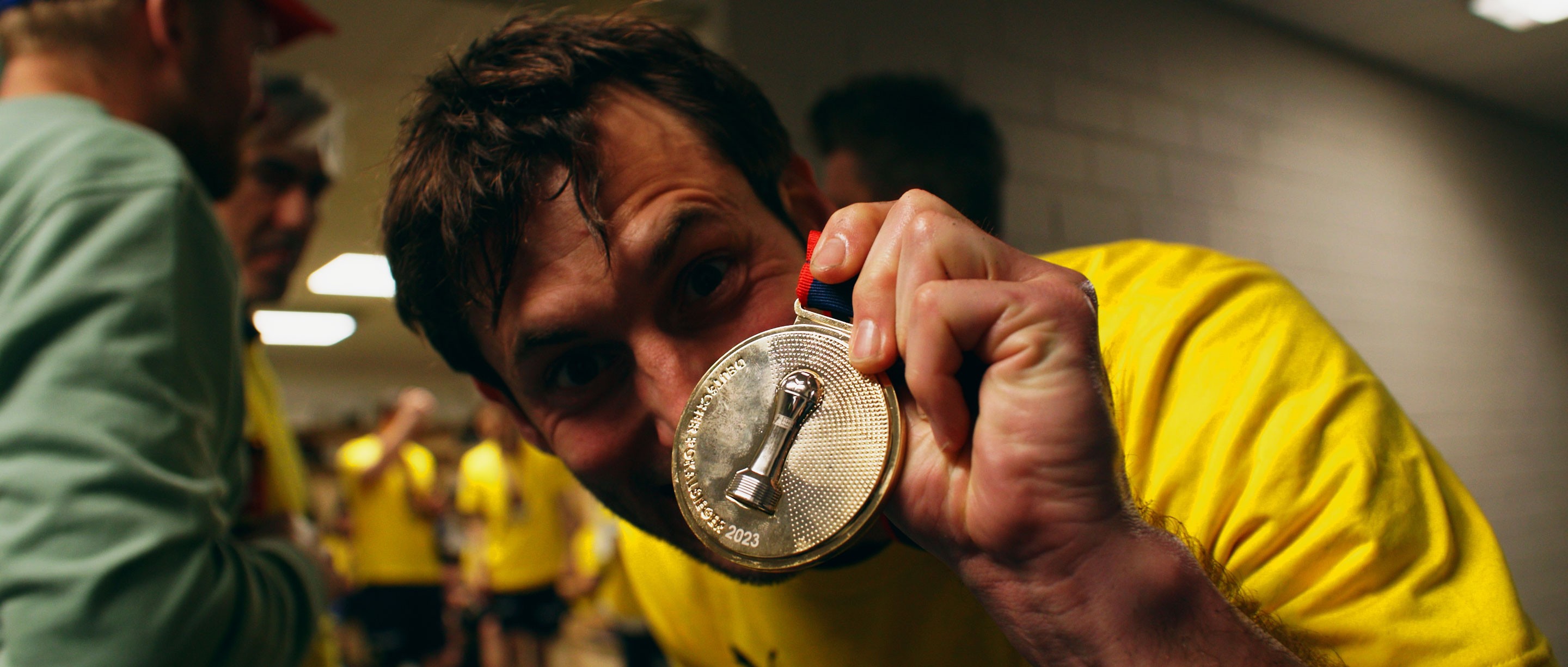 uwe gensheimer show off his trophy