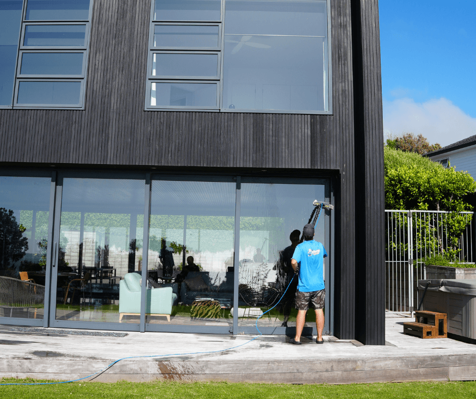 andy cleaning windows in auckland